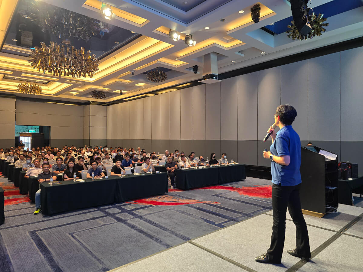 The seminar starts with Linda Cai, CEO presenting AccoTEST’s growth and footprint in the past 6 months, aligning with the company’s globalizing vision.