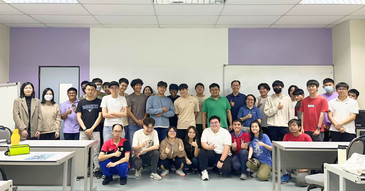 This interactive session starts with a knowledge test and ends with feedback and a group photo.